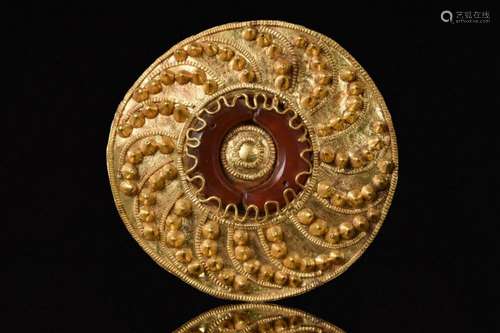 HELLENISTIC GOLD BROOCH WITH CARNELIAN