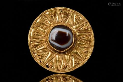 HELLENISTIC GOLD BROOCH WITH AGATE EYE