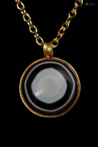 ROMAN POLISHED AGATE EYE IN LATER GOLD PENDANT