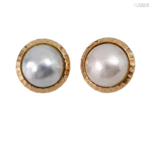 9ct Yellow Gold Mabe Pearl Earrings Circular clip on with th...