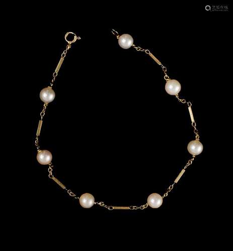 18ct Yellow Gold Pearl Bracelet Seven 6 to 6.5mm cultured pe...