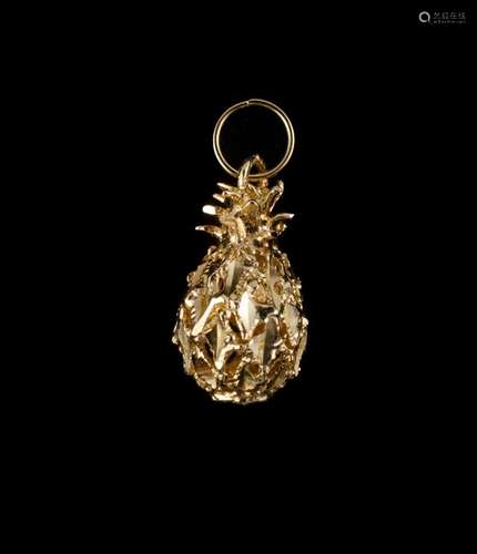 14ct Yellow Gold Pierced Pineapple Charm With bright cut fin...