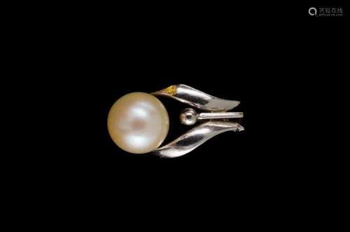 14ct White Gold Pearl Pendant 8.5 to 9mm cultured pearl pend...