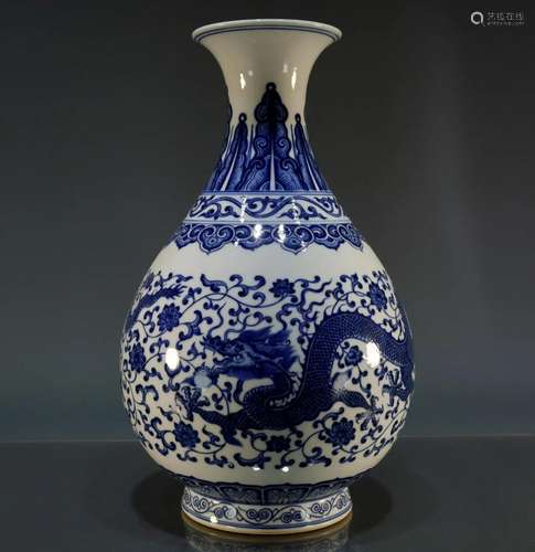 A Fine Blue and White 'Dragon' Bottle Vase