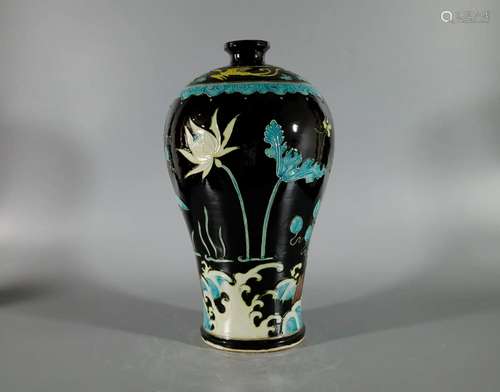 A Rare Fahua 'Lotus Pond' Vase(Meiping)