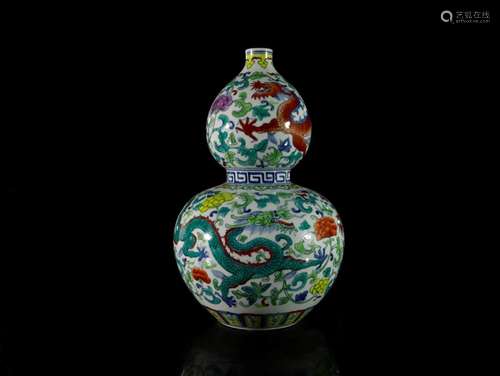 A Fine Doucai Dragon Pattern Gourd-shaped Vase