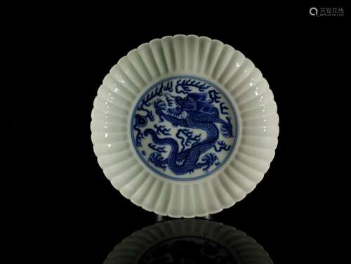 A Fine Blue and White Dragon Pattern Dish