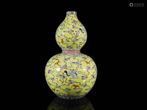 A Top Yellow Ground Double-gourd Vase