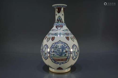 A Wucai Yuhuchun Vase