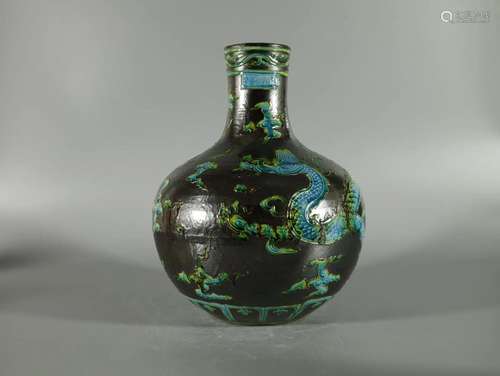 A Fahua Cloud and Dragon Pattern Globular Vase