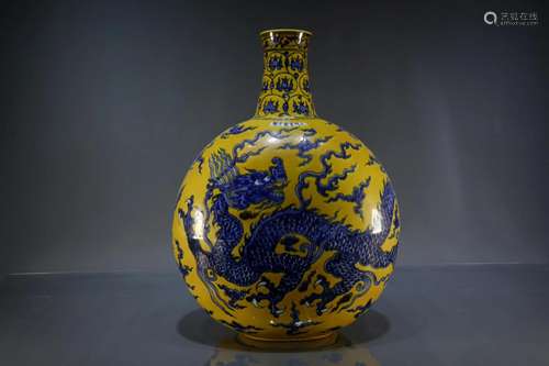 Yellow-Glazed Blue and White Dragon Pattern Vase