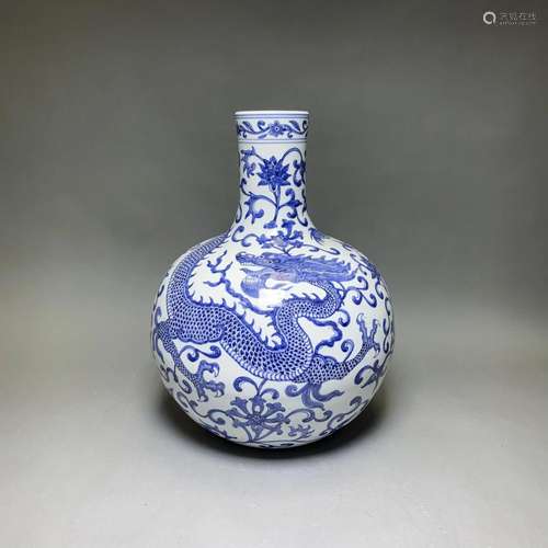 A BLUE AND WHITE 'DRAGON' BOTTLE VASE, YONGLE MARK