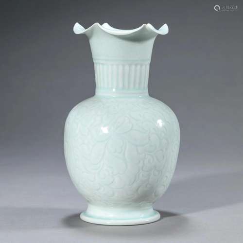 Hutian Kiln Foliate-Edge Vase