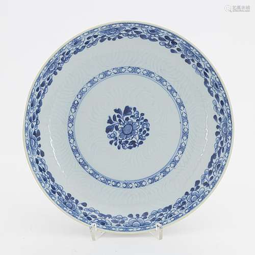 A blue and white dish, Qing dynasty, Qianlong (1736-95).