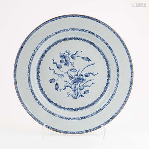 A blue and white serving dish, Qing dynasty, Yongzheng (1723...