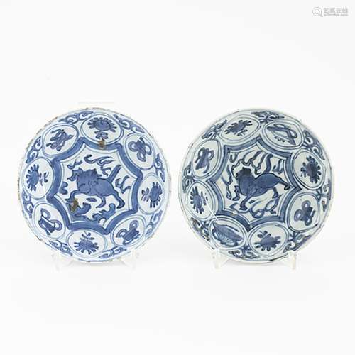 A set of two matching blue and white dishes, late Ming dynas...