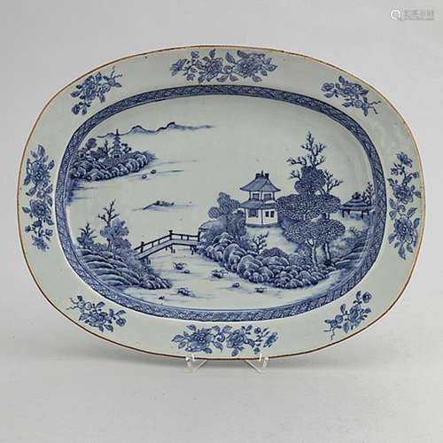 A blue and white serving dish, Qing dynasty, Qianlong (1736-...