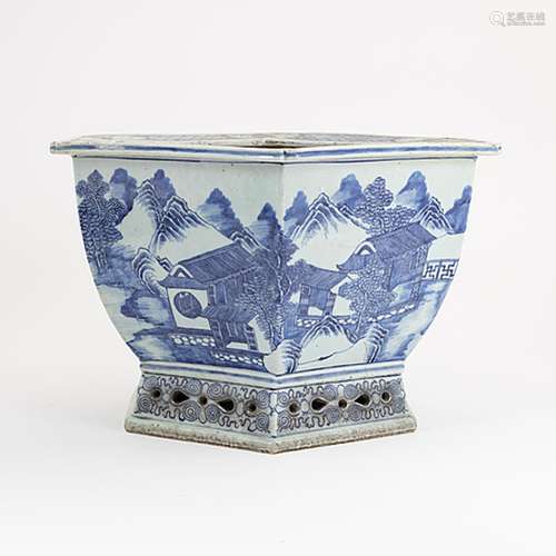 A large blue and white flower pot, Qing dynasty, Qianlong (1...