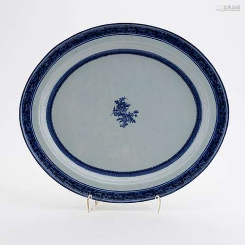 A blue and white serving dish, Qing dynasty, Jiaqing (1796-1...