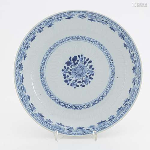 A blue and white dish, Qing dynasty, Qianlong (1736-95).