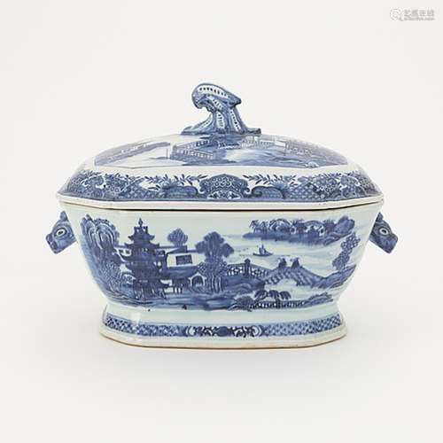 A blue and white tureen with cover, Qing dynasty, Qianlong (...