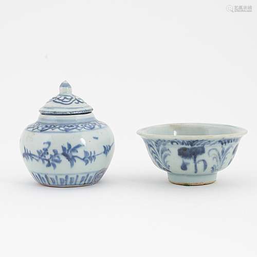 A Swatow jar woth cover and a Swatow bowl, Ming dynasty (136...