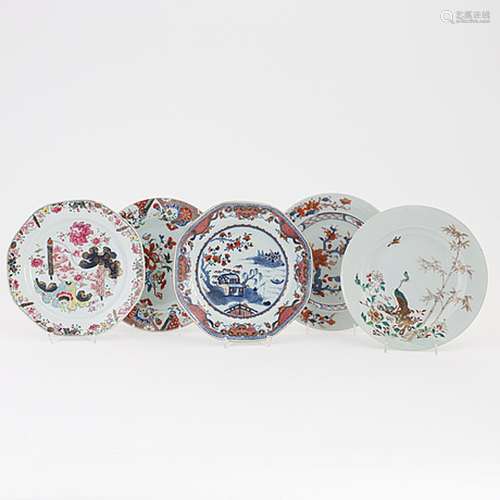 A group of five export porcelain plates, China, Qing dynasty...