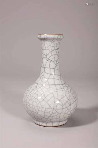 Ge-type Bottle Vase