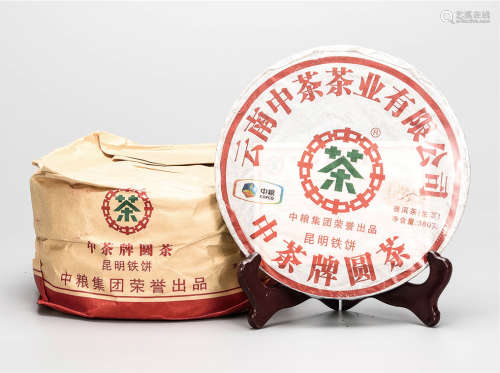 2011年  中茶绿印昆明茶厂铁饼普洱生茶