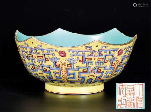 黄地粉彩螭龙纹六角碗
