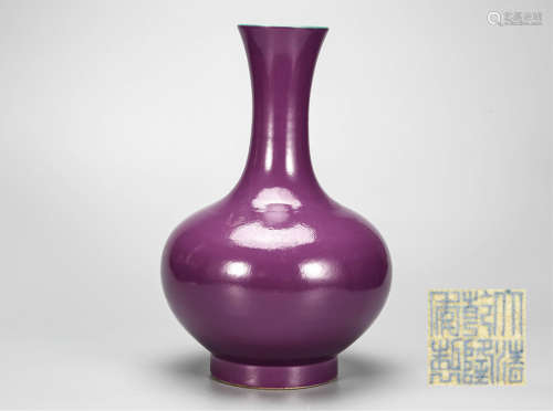 茄皮紫釉赏瓶