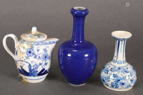 Chinese Blue Porcelain Vase,