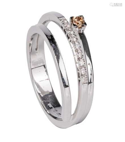 (T) An 18ct white gold ring set with brilliant-cut