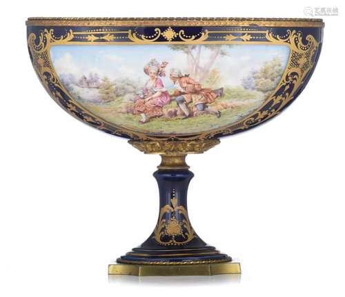 (T) A large Sevres type porcelain coupe, H 36,5 - W