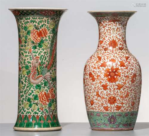 (T) Two Chinese vases, 19thC, H 44,5 cmâ€¦