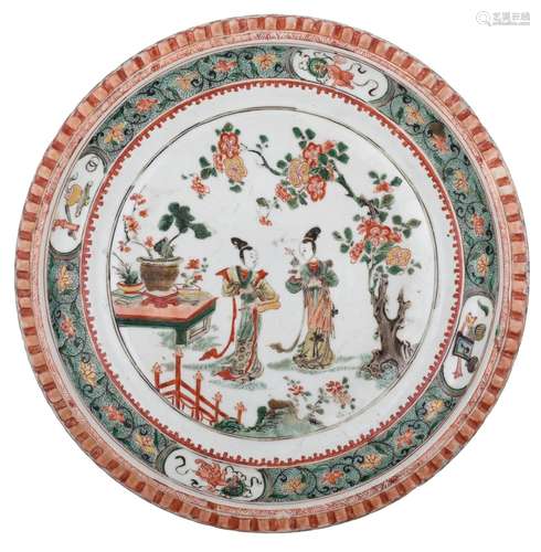 (T) A Chinees famille verte 'Long Elisa' plate, Ka...