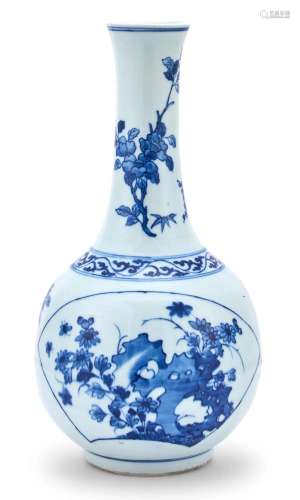 A Chinese Blue and White Porcelain Bottle Vase