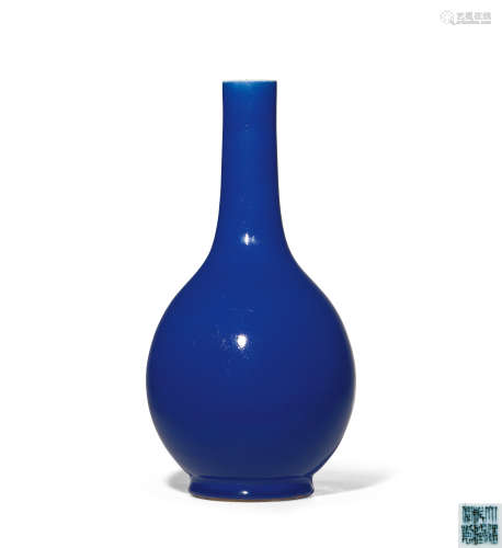 清乾隆 霁蓝釉胆瓶
