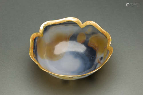 Agate inlaying with Golden Bowl with Flower Mouth from Ming