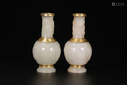A Pair of HeTian Jade vase with Dragon Grain
