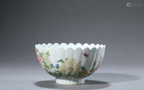 Famille rosed Bowl in Floral Design