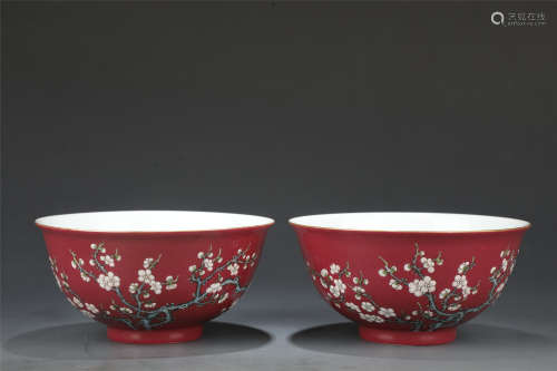 A Pair of Colour Enameled Bowl with Floral Design from Qing