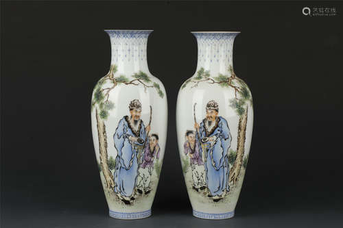 A Pair of Famille Rosed Kiln Vase from Qing