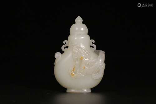 HeTian Jade Snuff Bottle with Dragon Grain