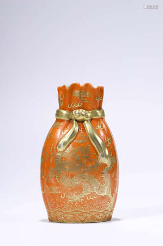 Coral Red Tracing Golden Vase with Dragon Grain