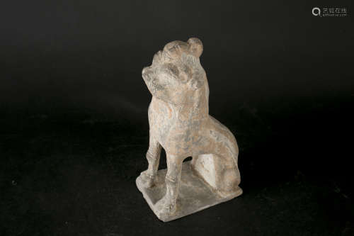 唐　獅子灰陶像