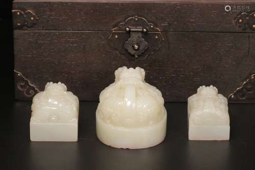 A set of HeTian Jade Seal with Dragon Grain