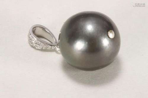 14ct Gold Tahitian Pearl & Diamond Pendant,