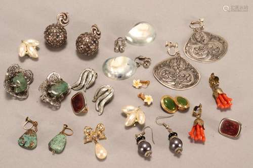 Quantity of Assorted Costume Earrings,