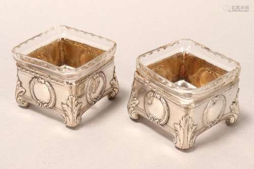 Pair of 800 Standard Silver Cased Salts,